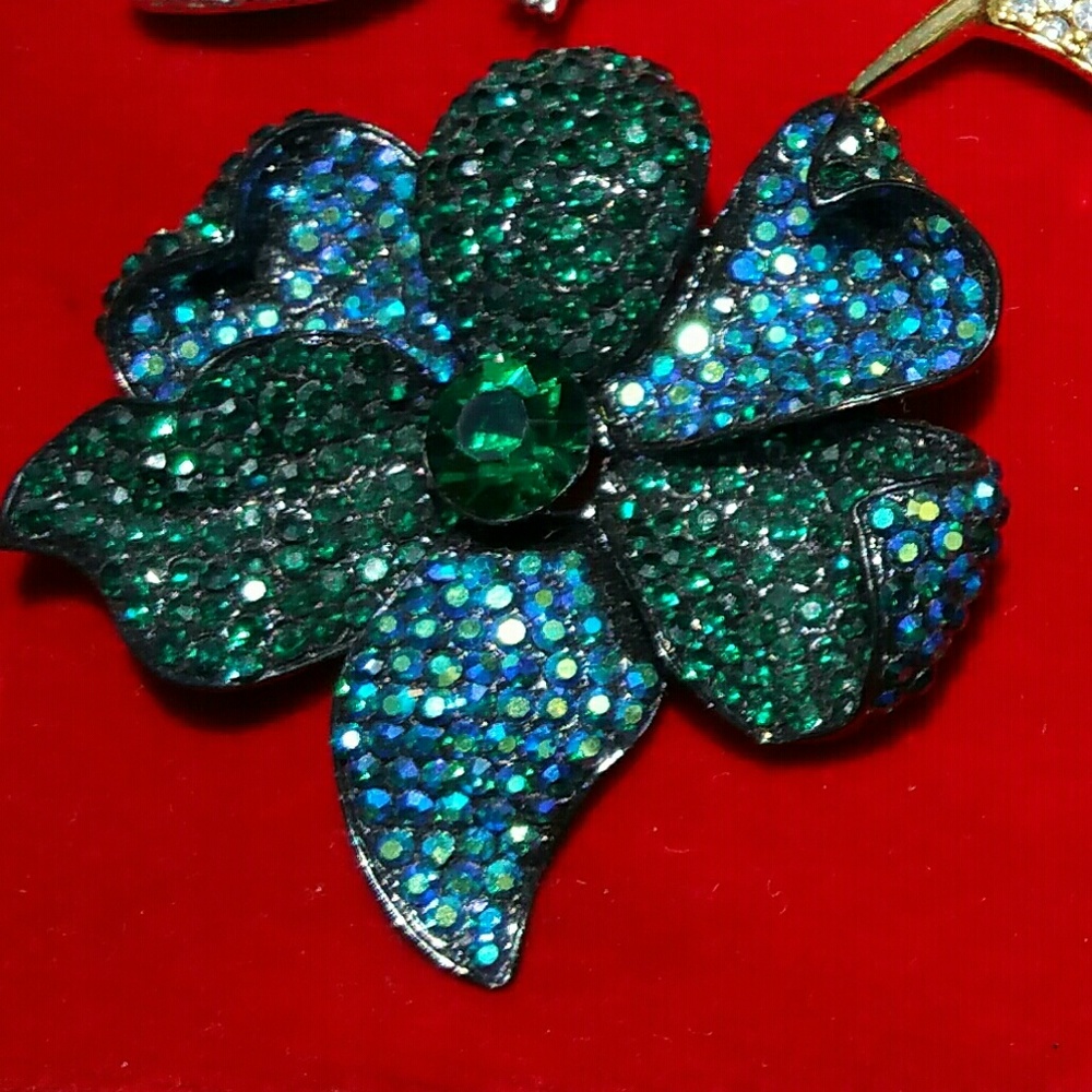 #10 Vintage Black Enamel Lotus
